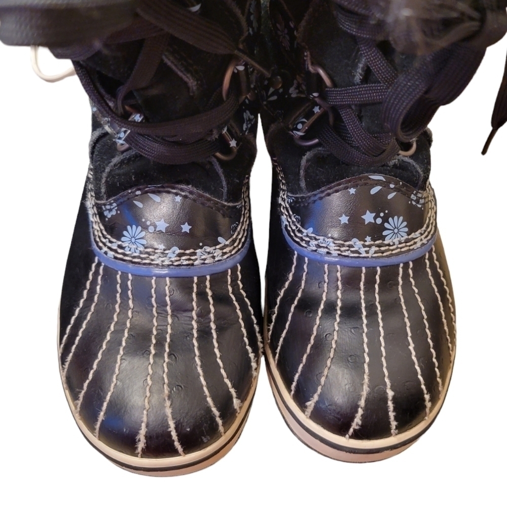 Sorel Youth Girls Tofino Snow Boots Sz 4 Faux Fur Lace Up Black w/ Flower Stars - Picture 6 of 10